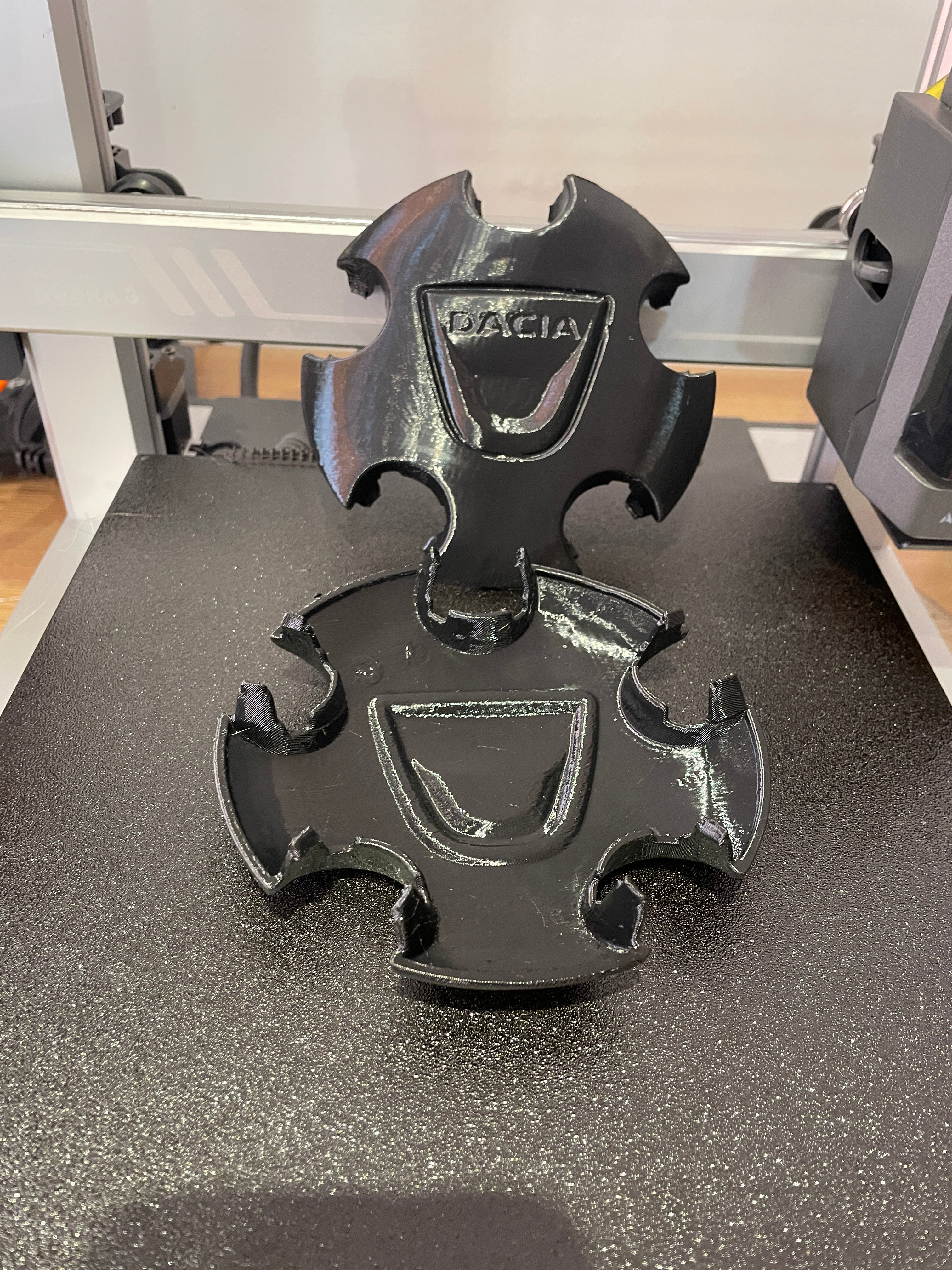 Set capace jante tablă R16 - Dacia Duster logo vechi