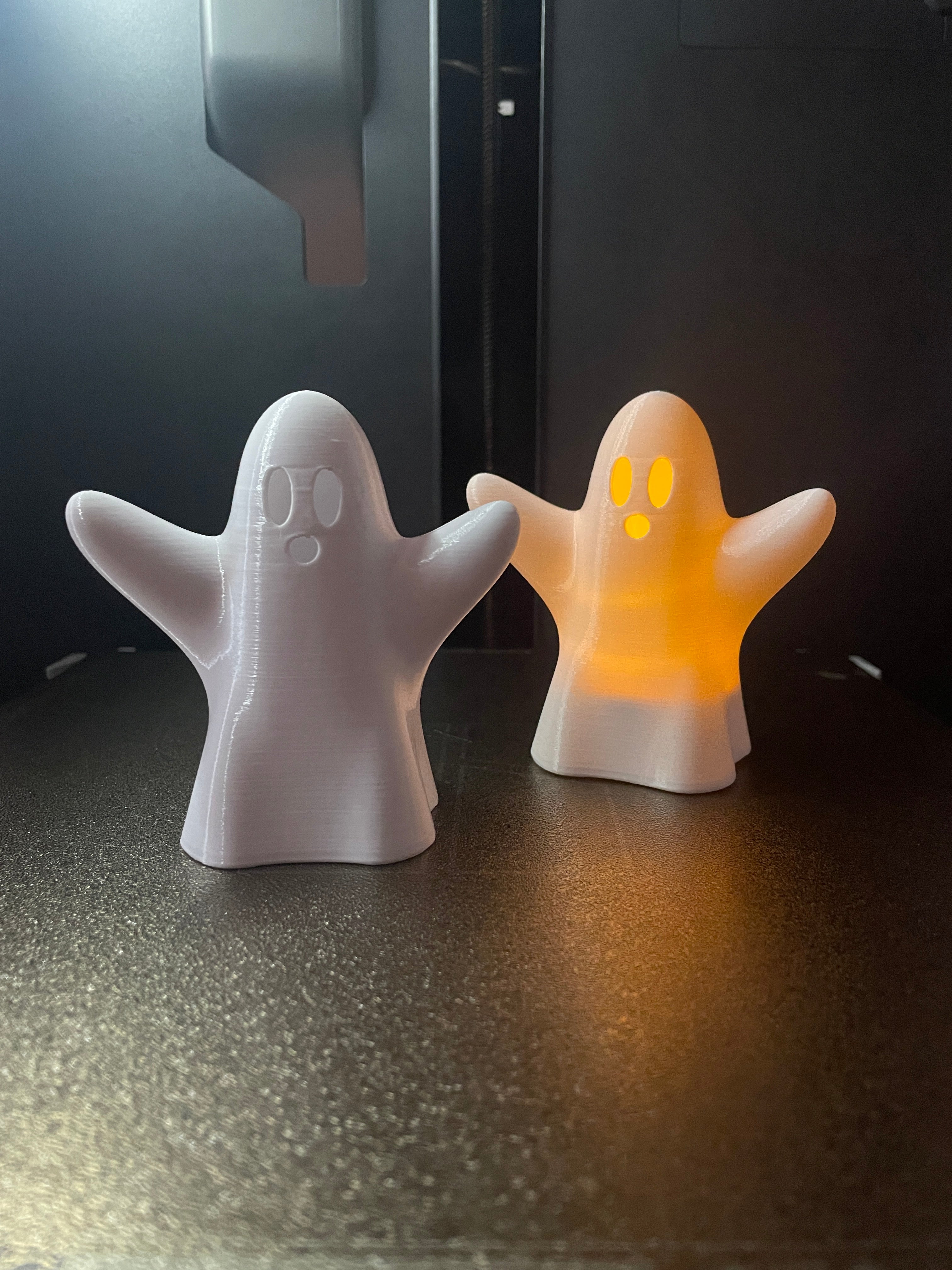 Fantomă luminoasă 3D – decor de Halloween printat 3D 👻