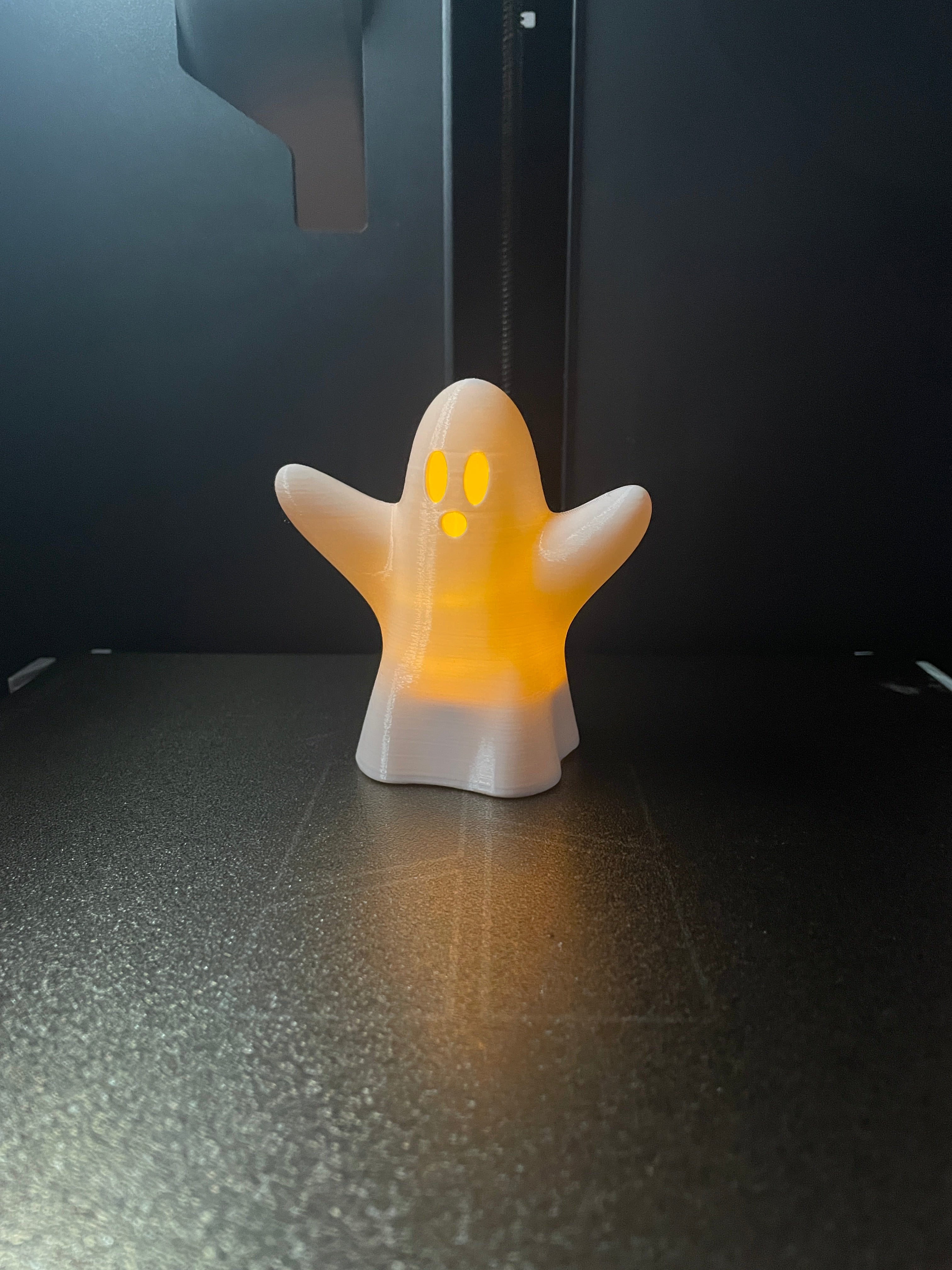 Fantomă luminoasă 3D – decor de Halloween printat 3D 👻