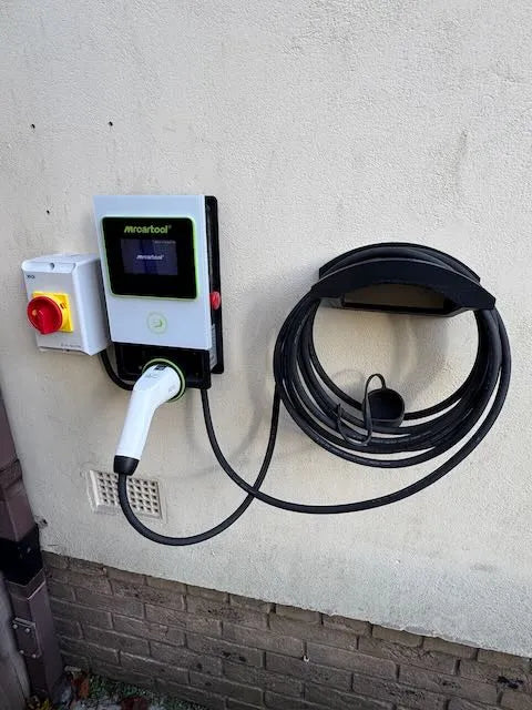 Suport de perete cabluri statie de incarcare auto