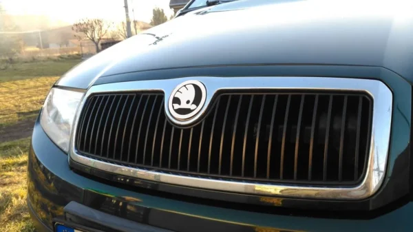 Emblemă frontală pentru Škoda Felicia și Octavia I
